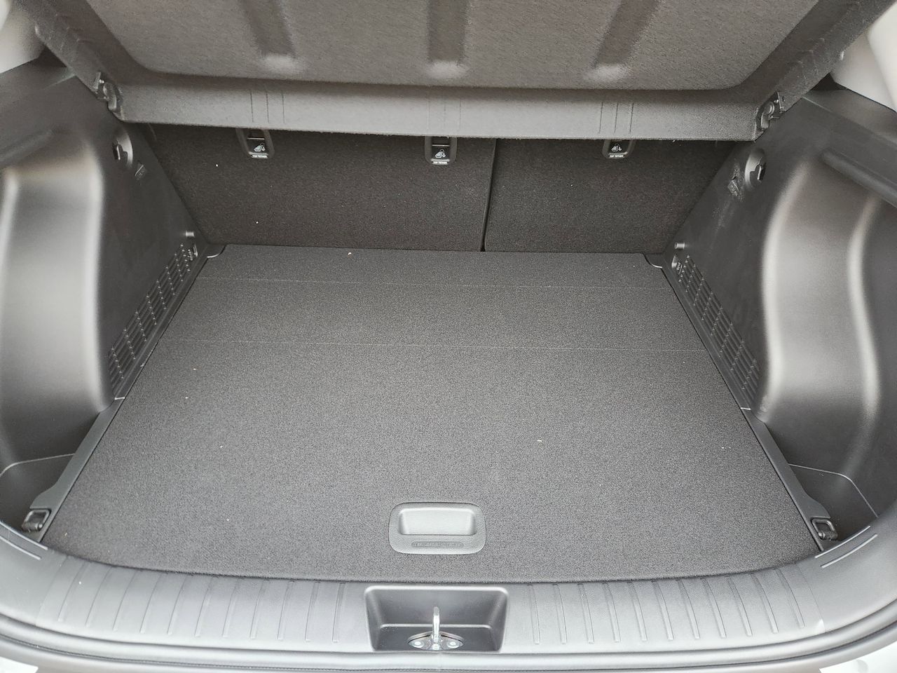 New 2026 C5G Gray Hyundai SEL Sport FWD image 30