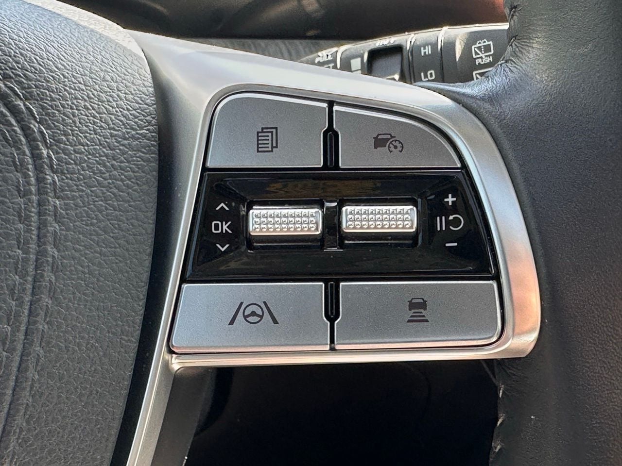 Used 2025 Ebony Black Kia EX image 28