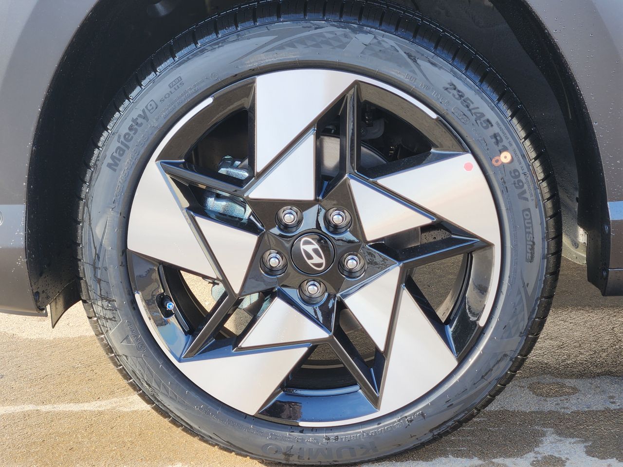 New 2026 A2B Black Hyundai Limited FWD image 7