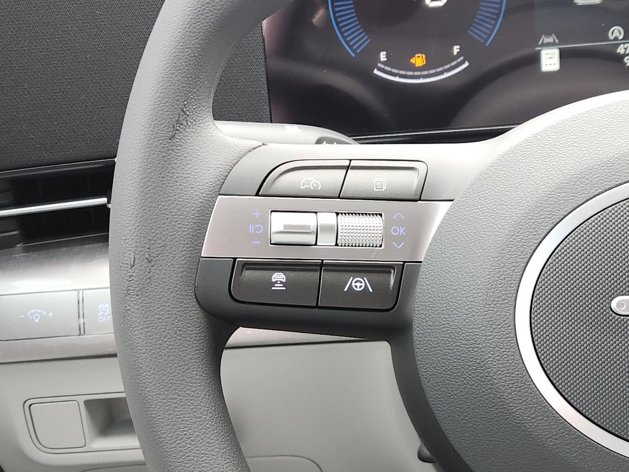 New 2026 SAW White Hyundai SE FWD image 26