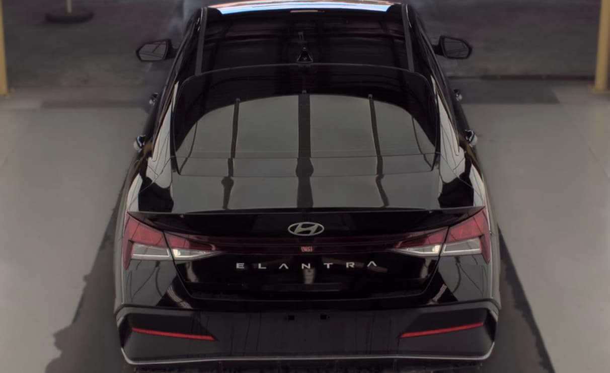 Used 2025 Abyss Black Hyundai SE image 6