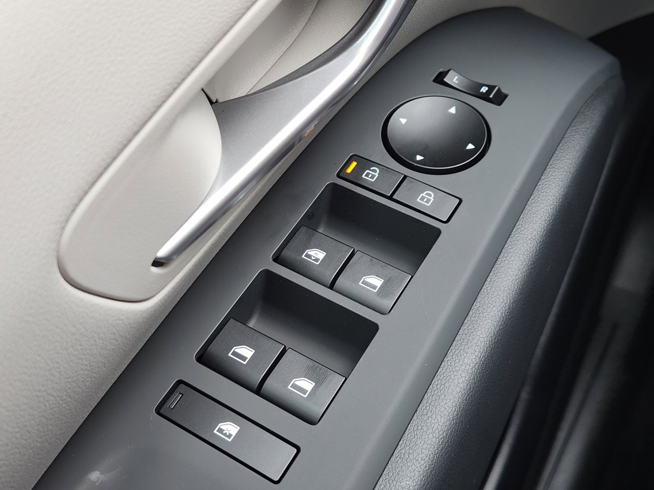 New 2026 W6H White Hyundai SE FWD image 21