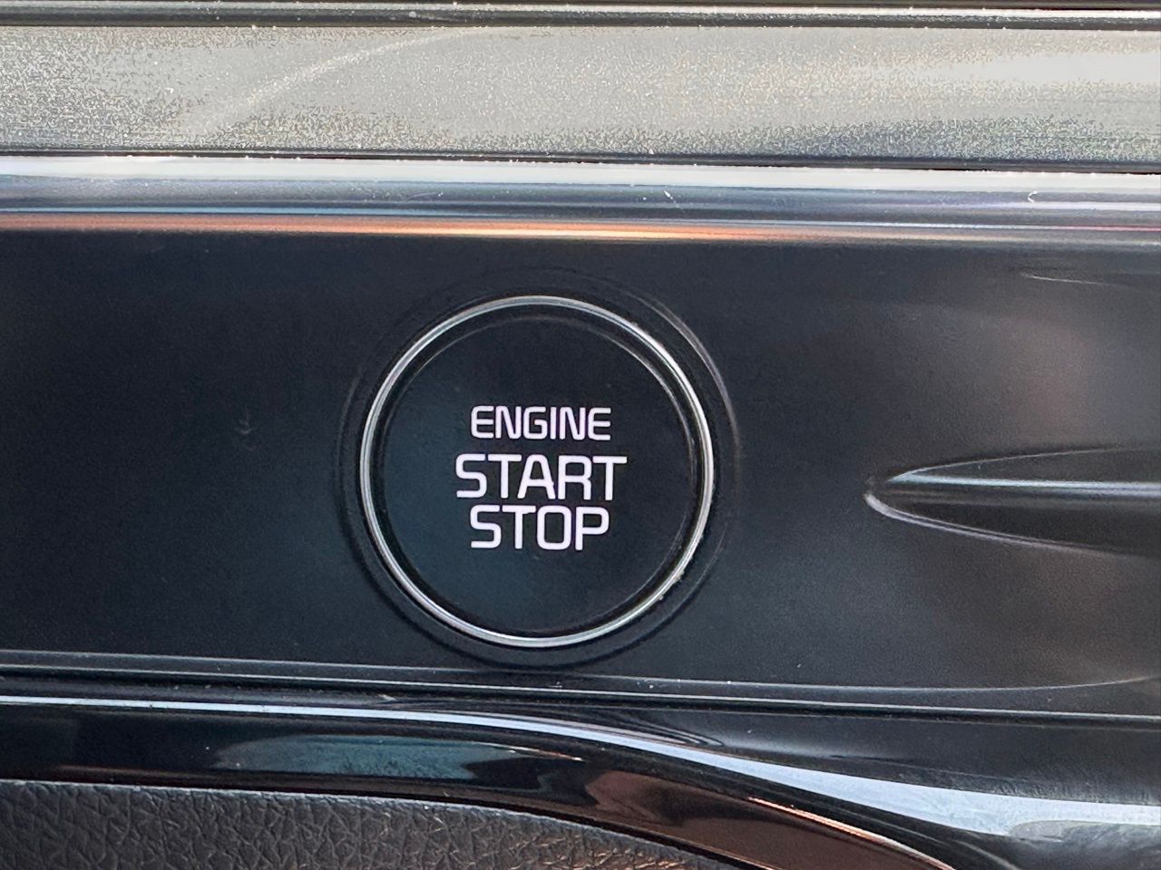 Used 2025 Wolf Gray Kia GT-Line image 30