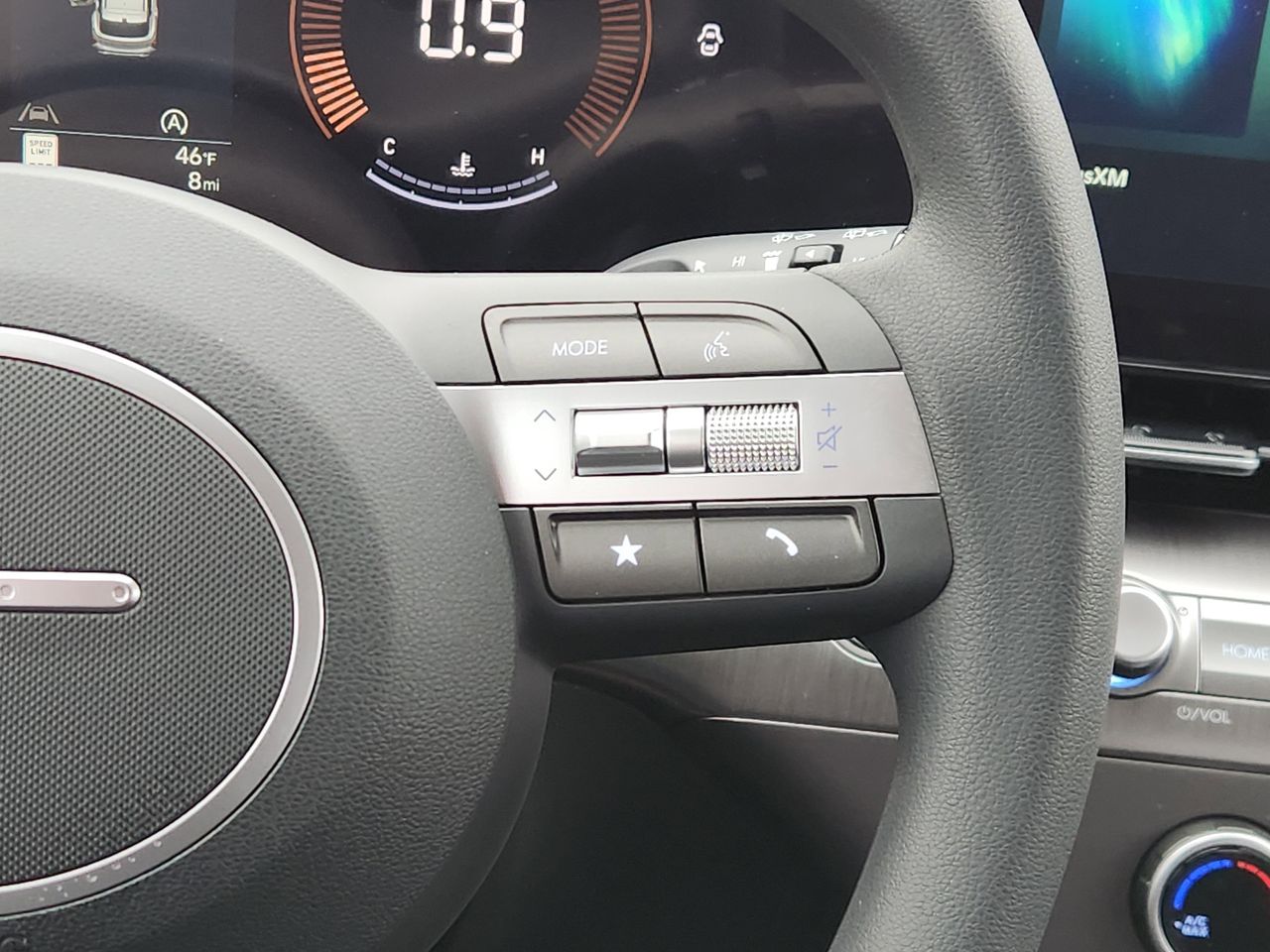 New 2026 SAW White Hyundai SE FWD image 27