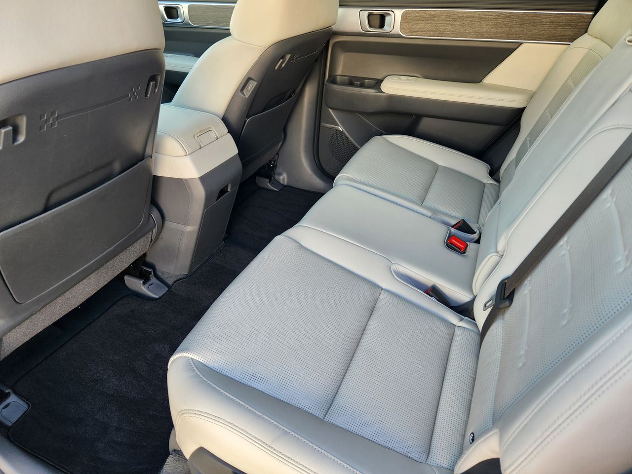 2025 Hyundai Santa Fe Limited - Photo 28