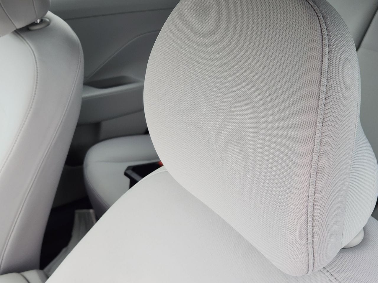 New 2026 SAW White Hyundai SE FWD image 11