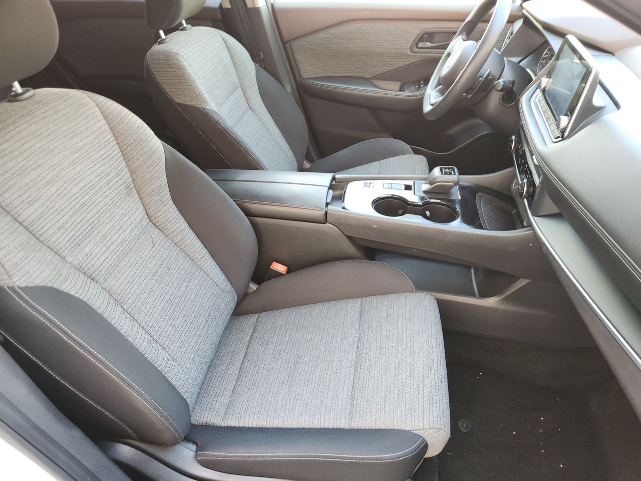 Used 2021 Glacier White Nissan S image 9