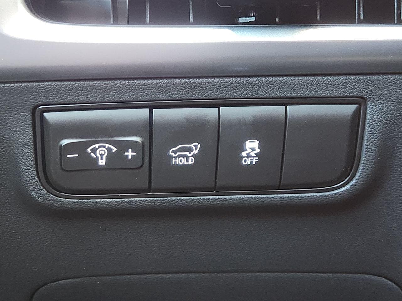 New 2026 Shimmering Silver Hyundai SEL Plus FWD image 19