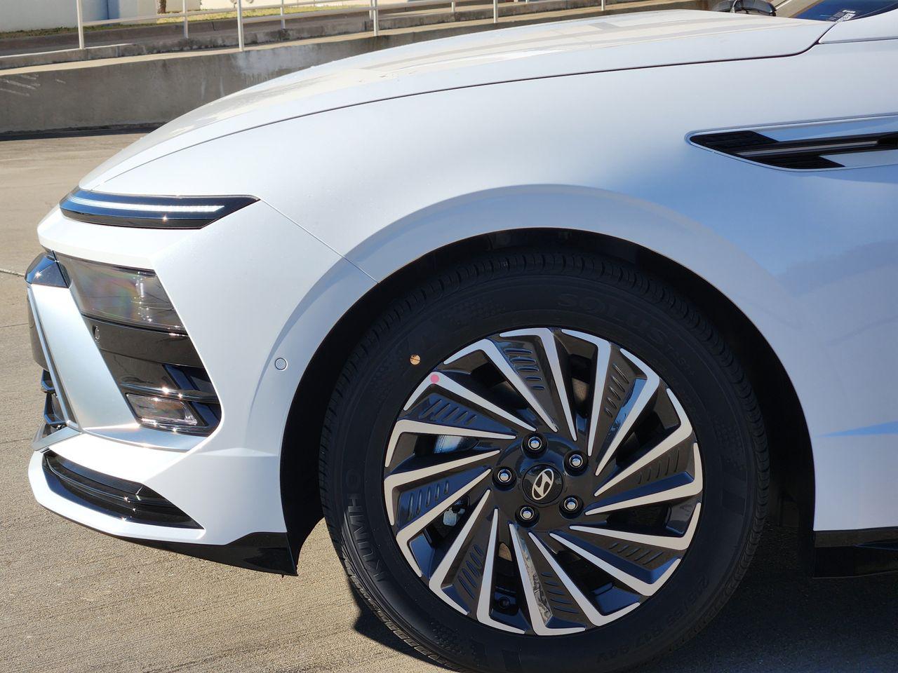 New 2026 W6H White Hyundai Limited image 5