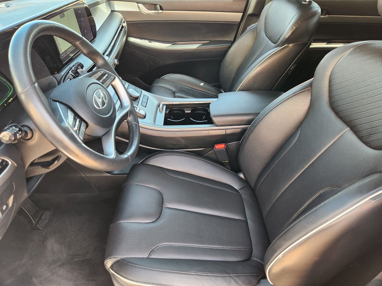 Used 2025 Hyper White Hyundai SEL image 10