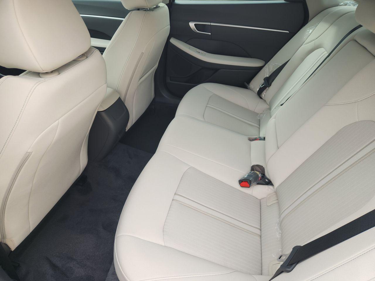 New 2026 T4A Silver Hyundai SEL Sport image 29