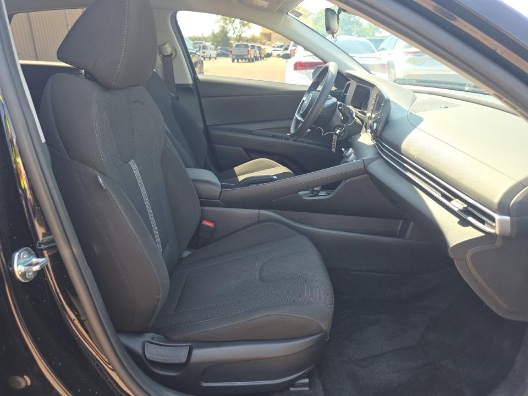 Used 2025 Abyss Black Hyundai SE image 11