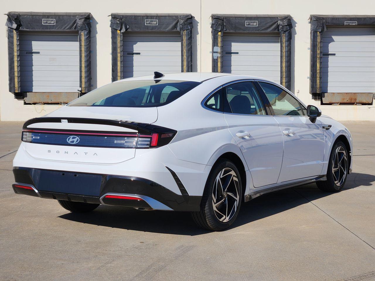 New 2026 Serenity White Hyundai SEL Sport image 4
