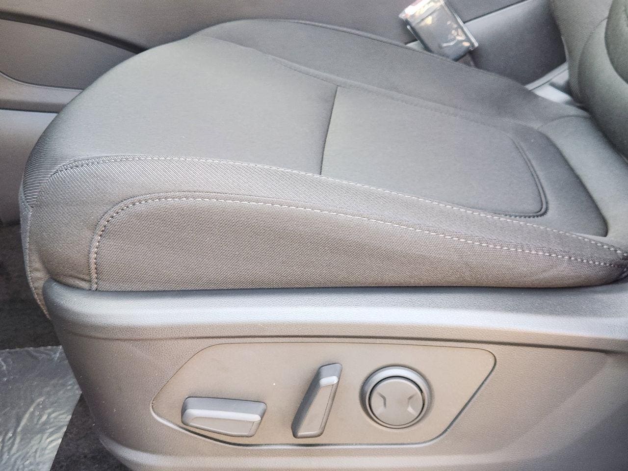 New 2026 Hampton Gray Hyundai SEL FWD image 23