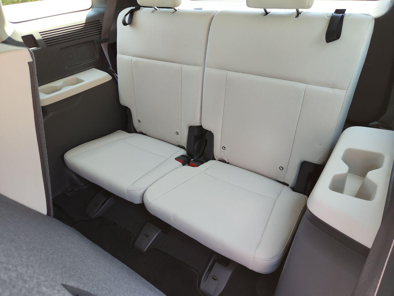 New 2027 Hampton Gray Hyundai SE FWD image 28
