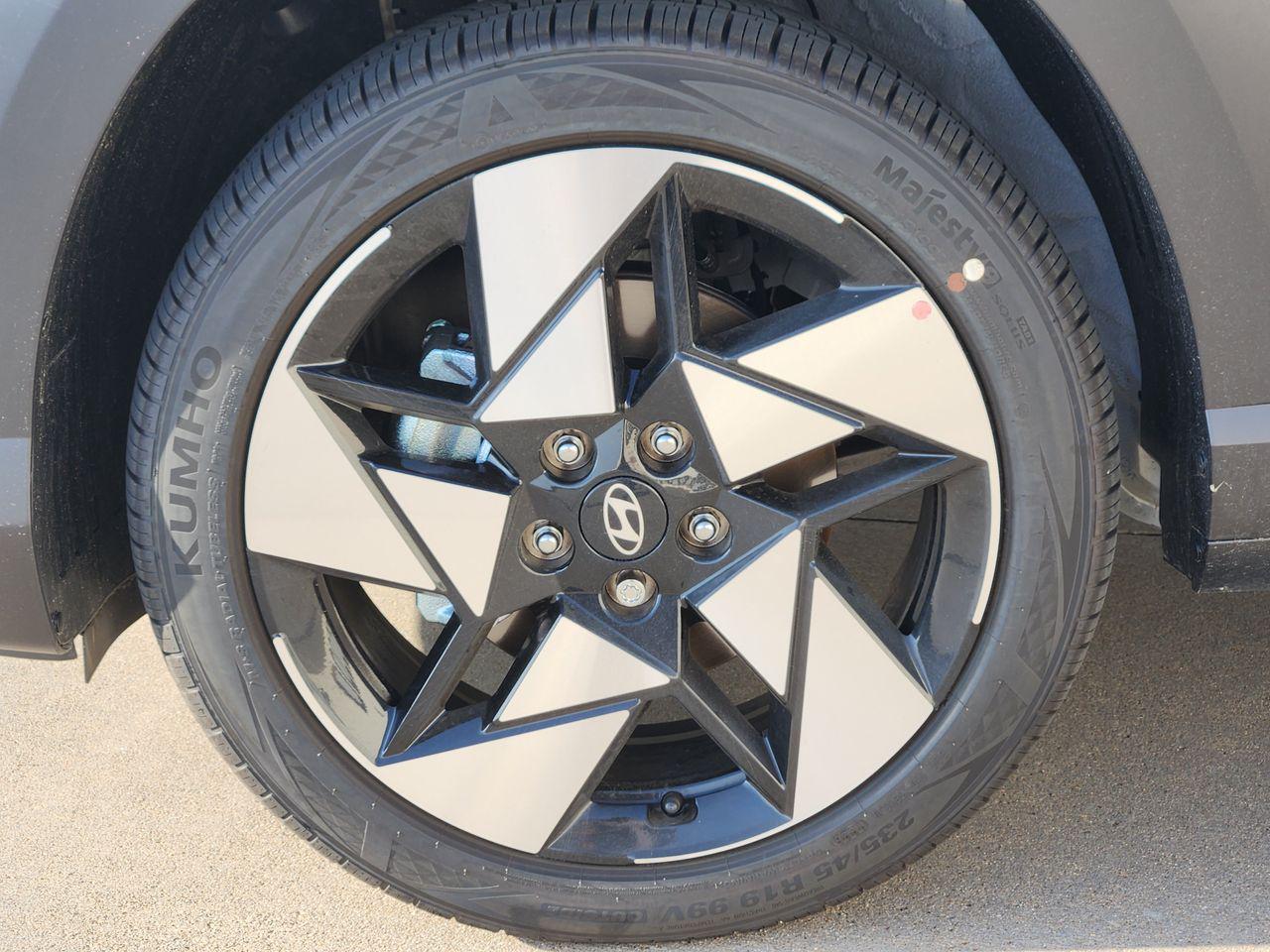 New 2026 Atlas White Hyundai Limited FWD image 7