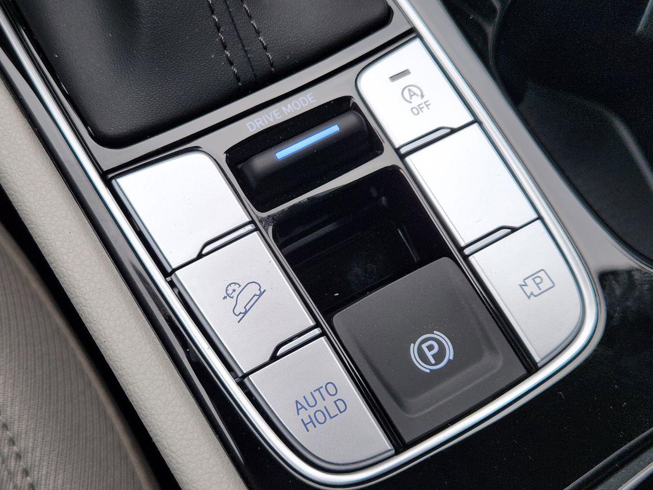 New 2026 W6H White Hyundai SEL FWD image 19