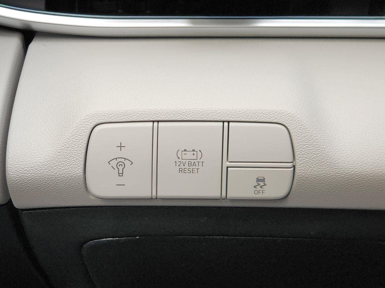 New 2026 W6H White Hyundai Limited image 21