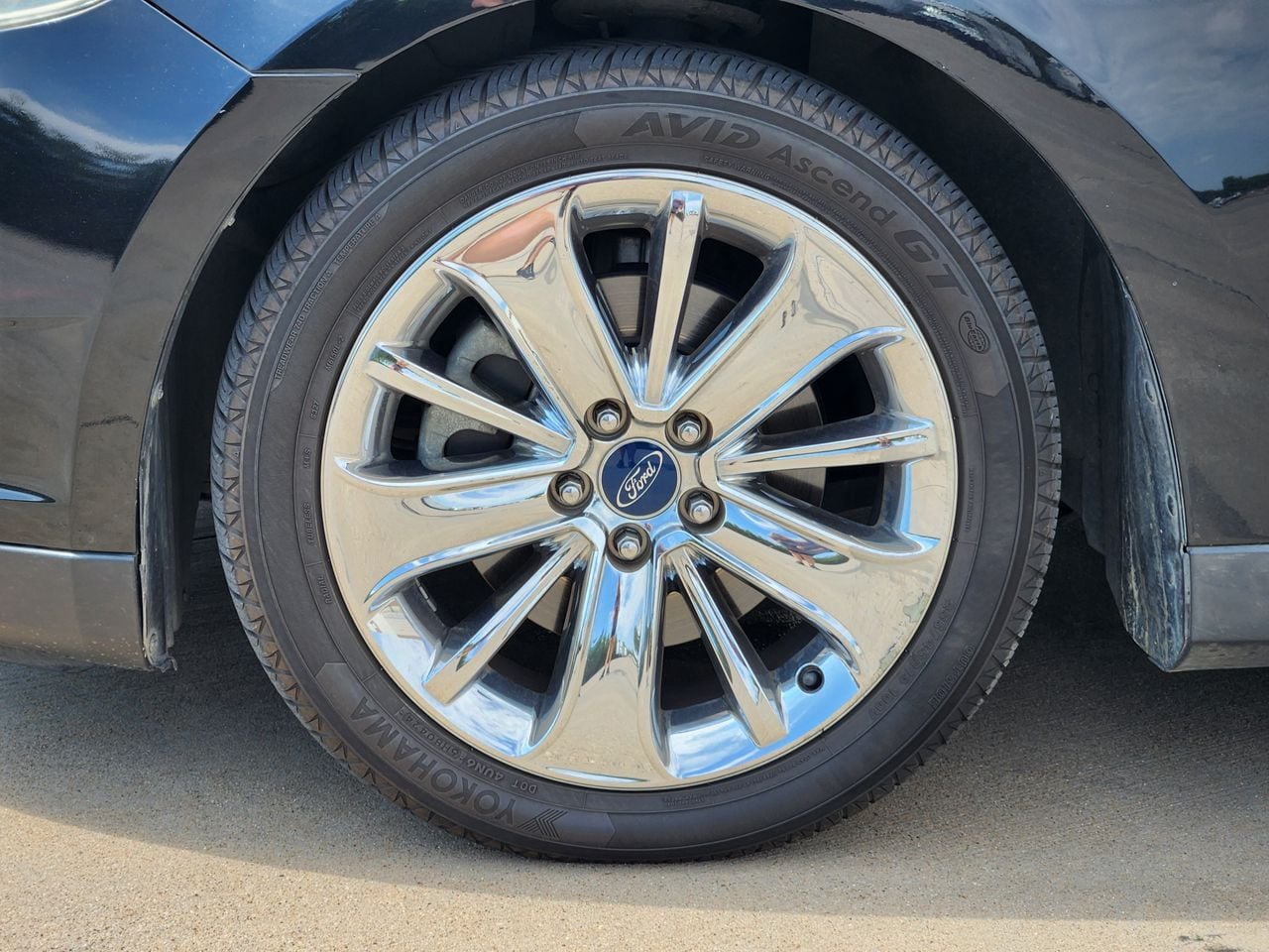 Used 2010 Tuxedo Black Ford Limited image 9