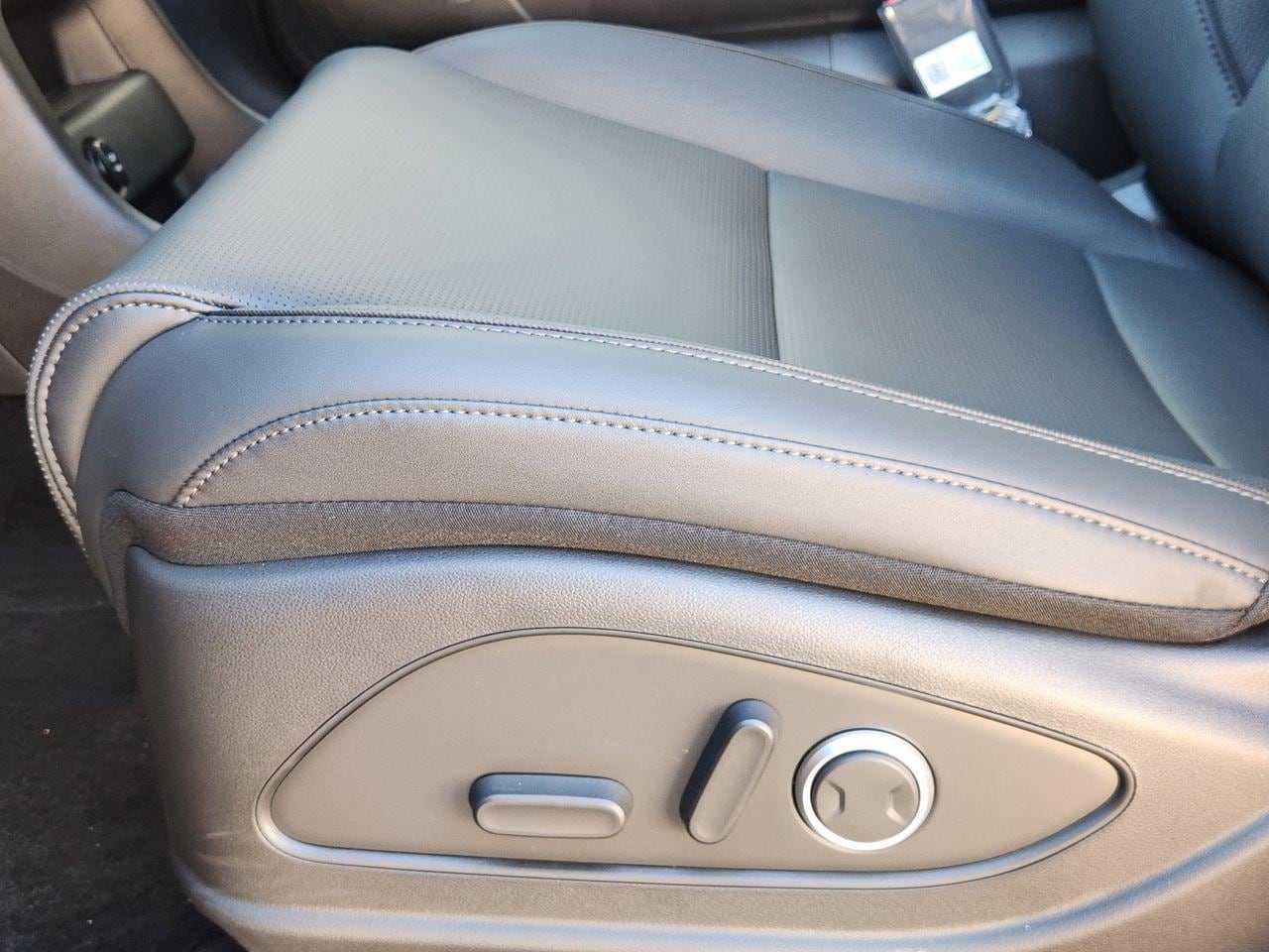 New 2026 A2B Black Hyundai SEL FWD image 21