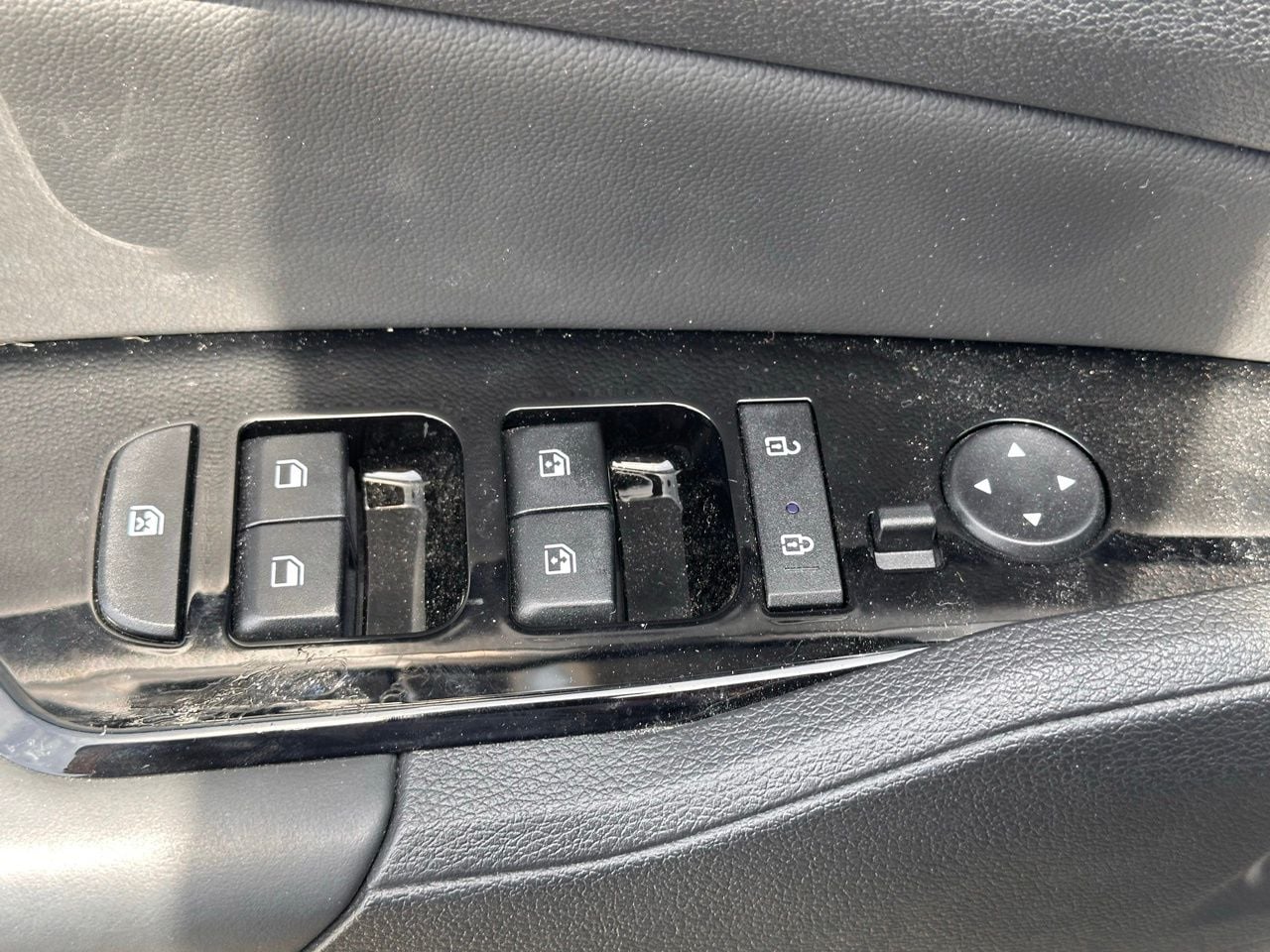 Used 2025 Ebony Black Kia EX image 21