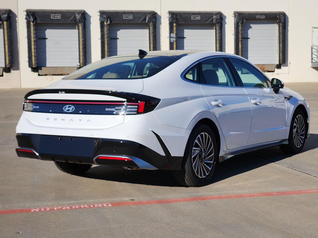 New 2026 W6H White Hyundai Limited image 4