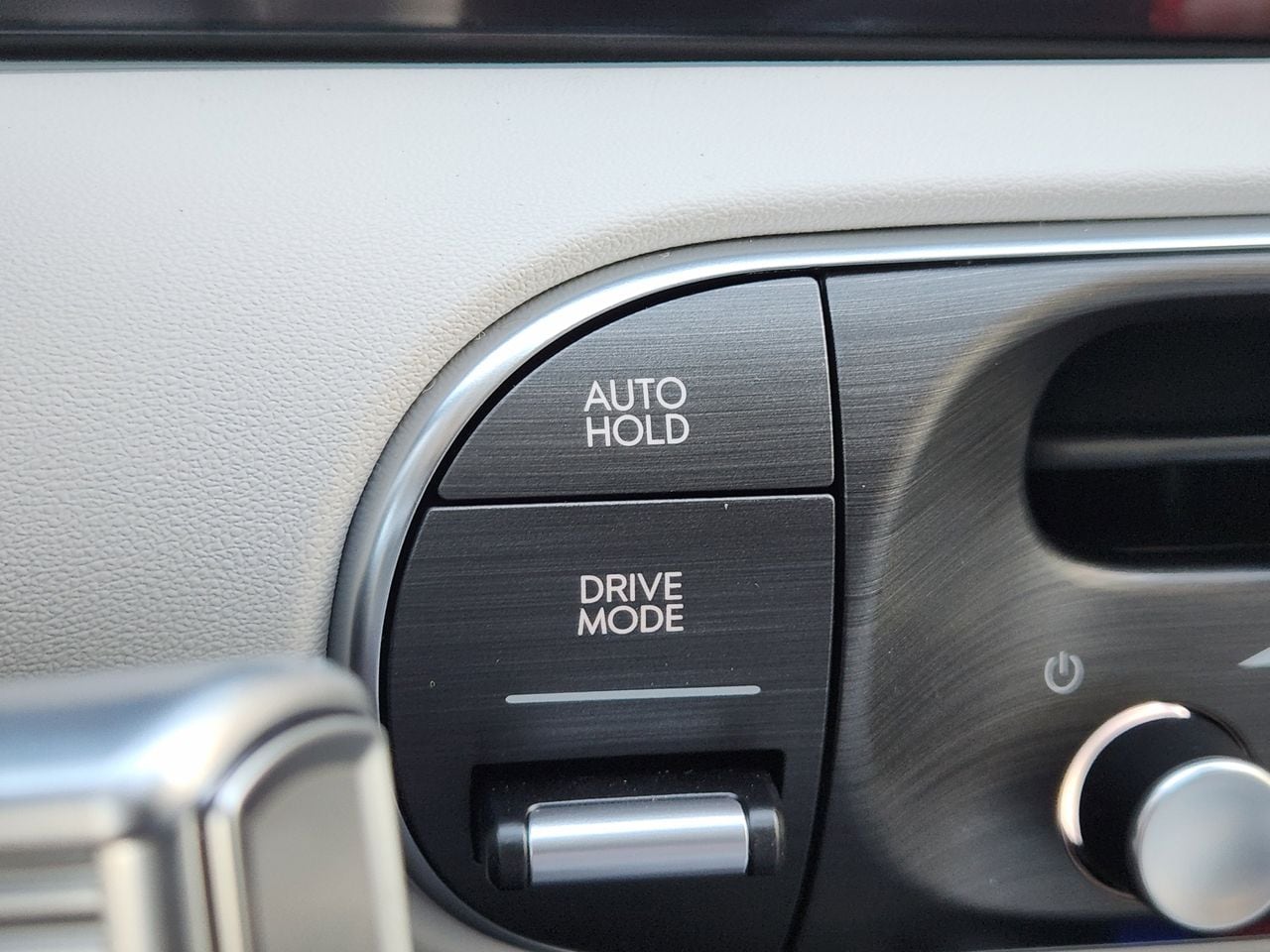 New 2026 WC9 White Hyundai SEL FWD image 16