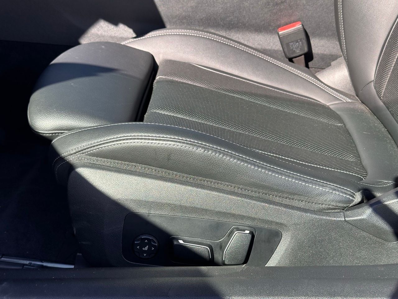 Used 2024 Mineral White Metallic BMW 430i xDrive image 35