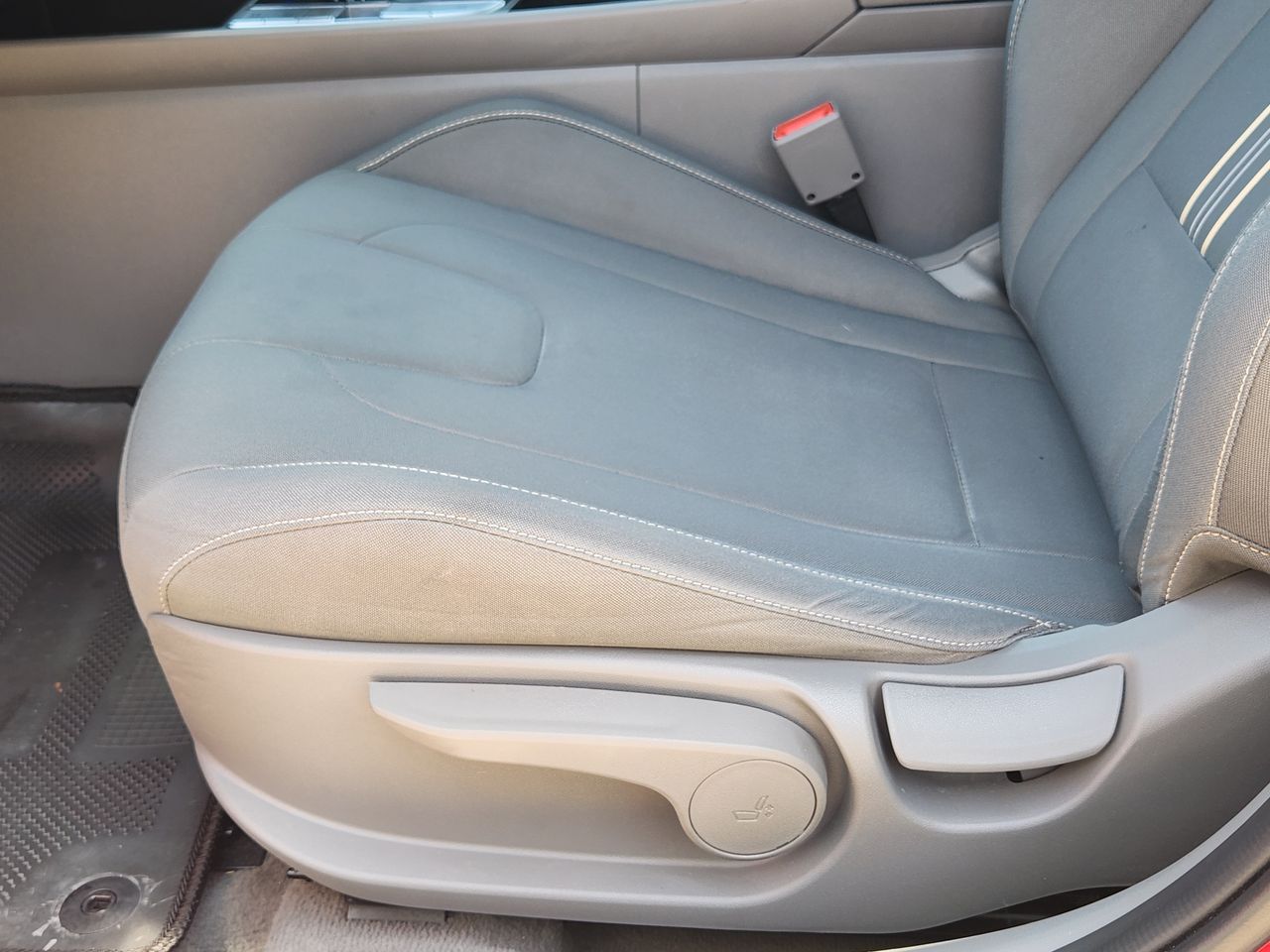 Used 2025 Ultimate Red Hyundai Blue image 23