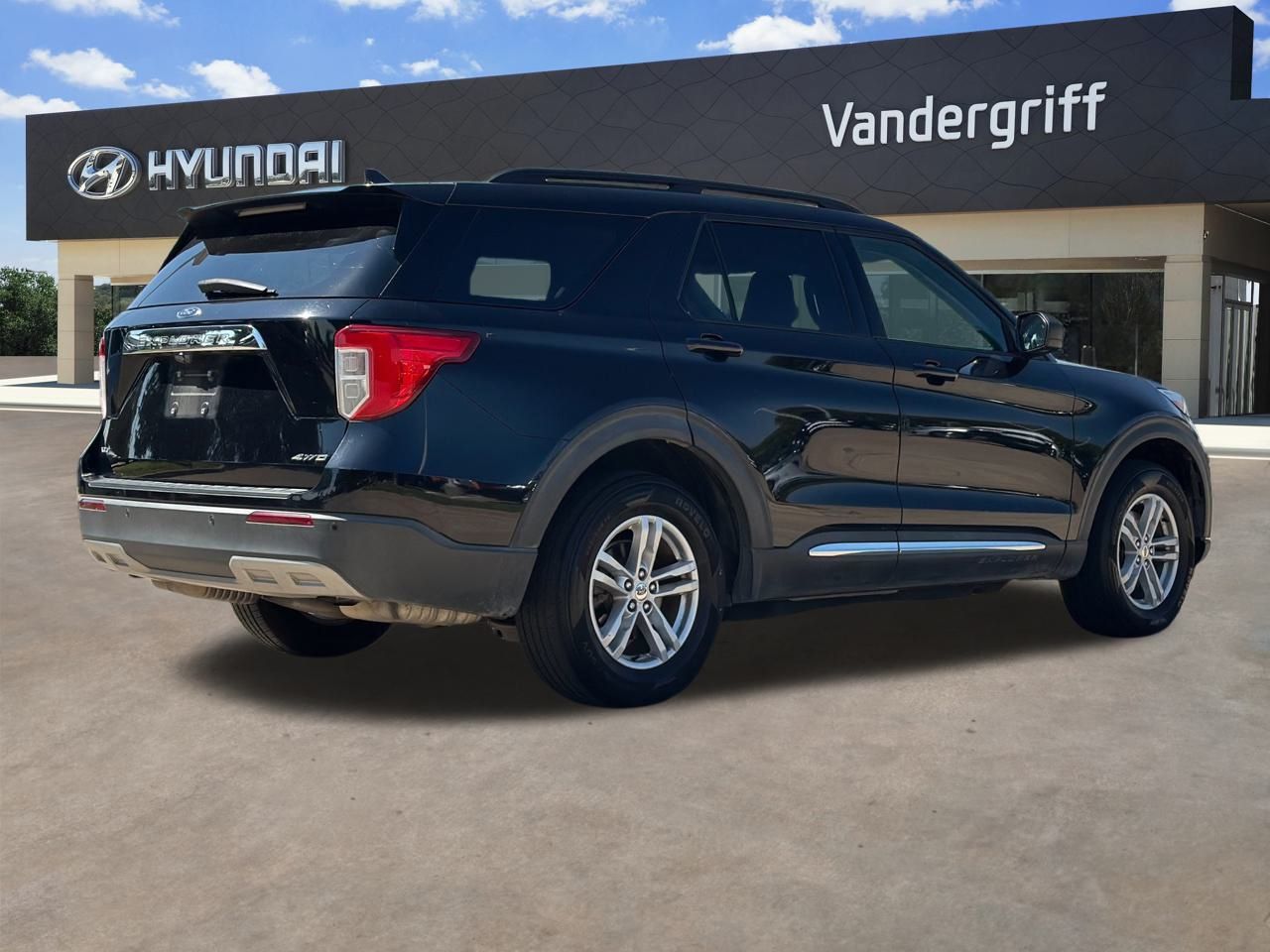 2021 Ford Explorer XLT photo 2