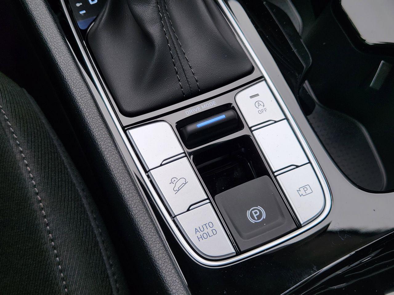 New 2026 W6H White Hyundai SEL FWD image 18