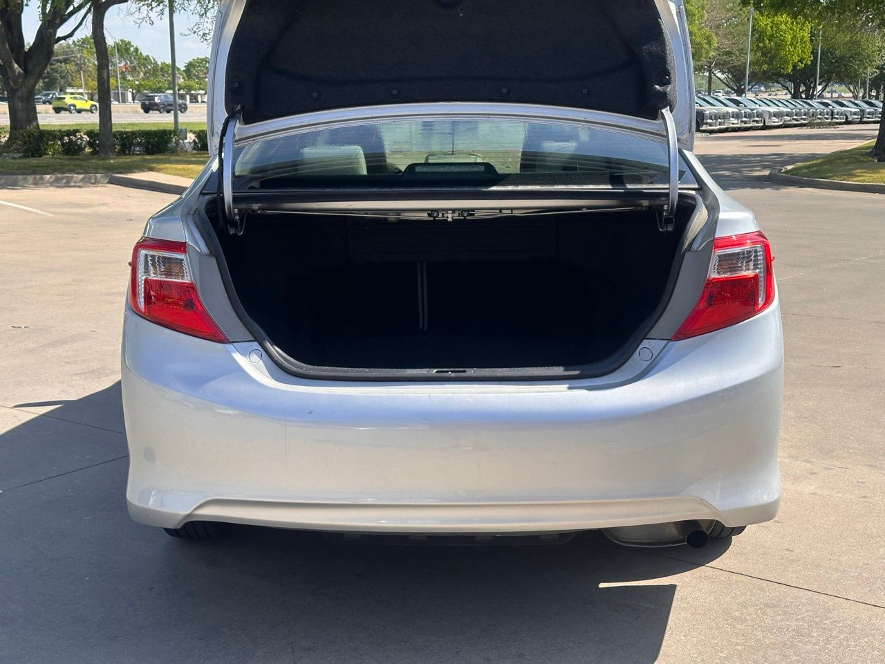 Used 2012 Classic Silver Toyota LE image 12