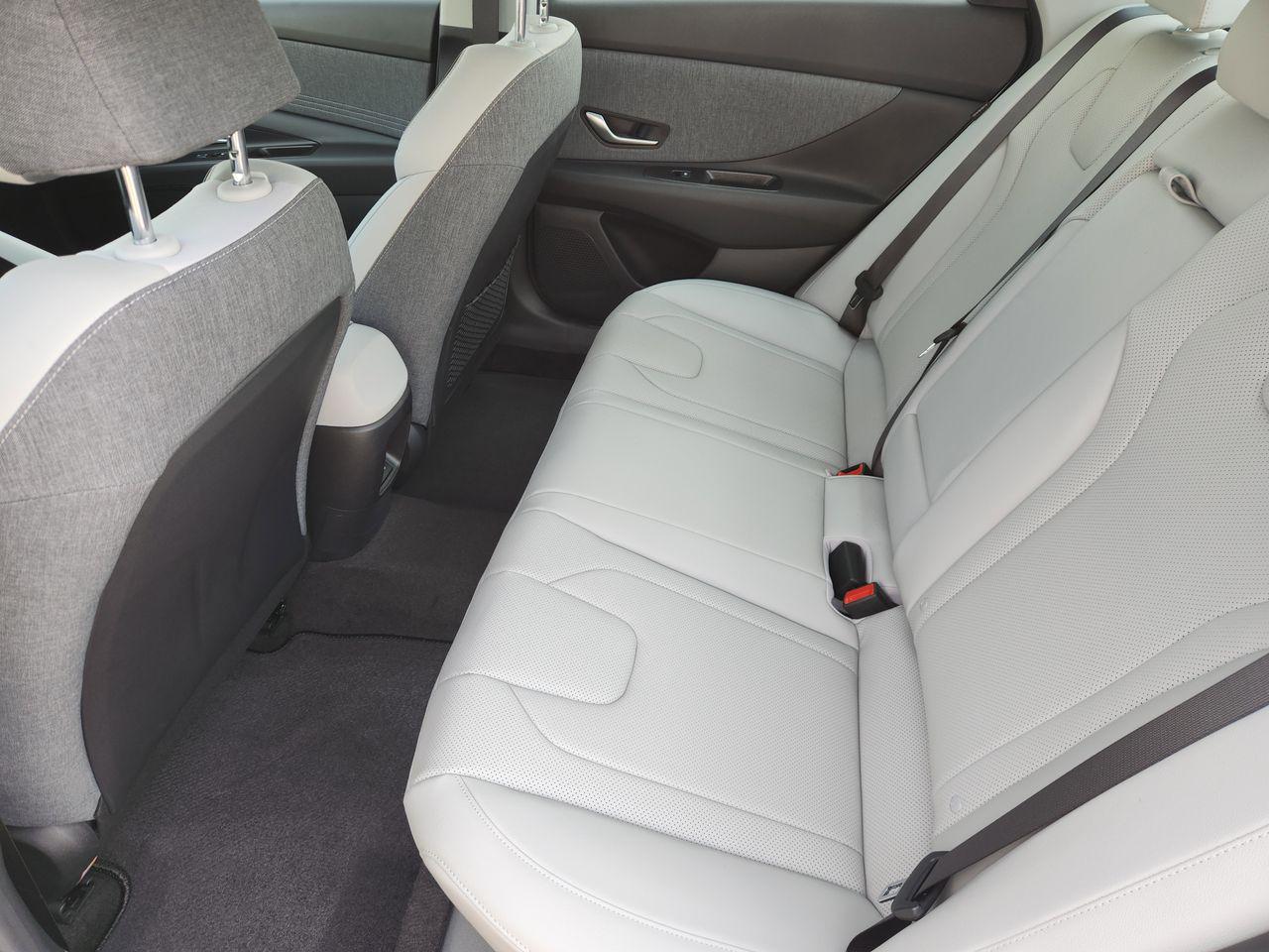 New 2026 W6H White Hyundai Limited image 31