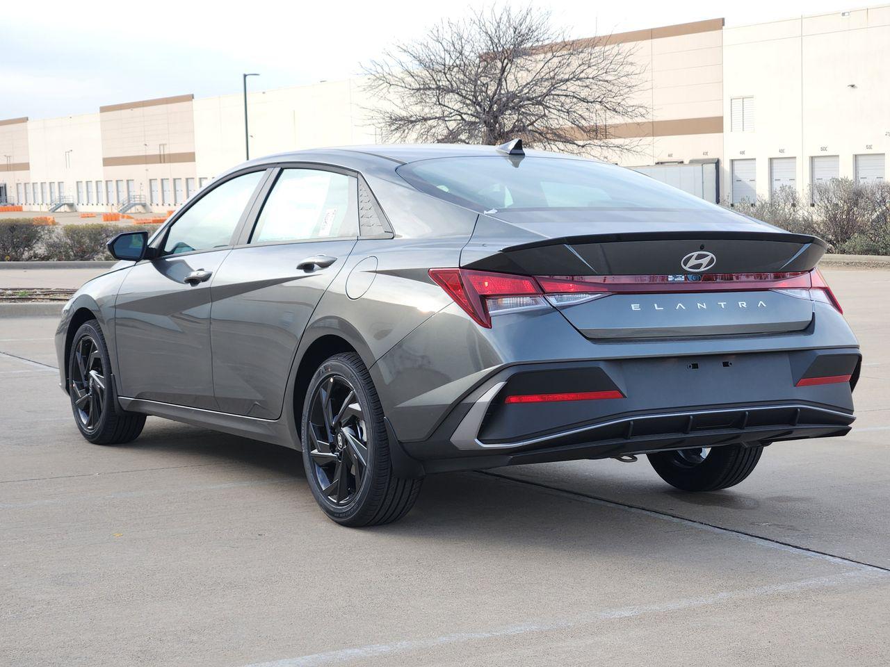 New 2026 A5G Gray Hyundai SEL Sport image 3