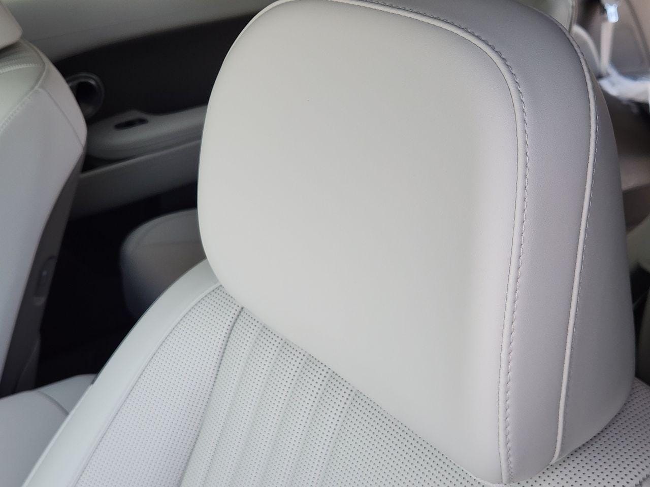New 2027 Creamy White Pearl Hyundai SEL FWD image 11