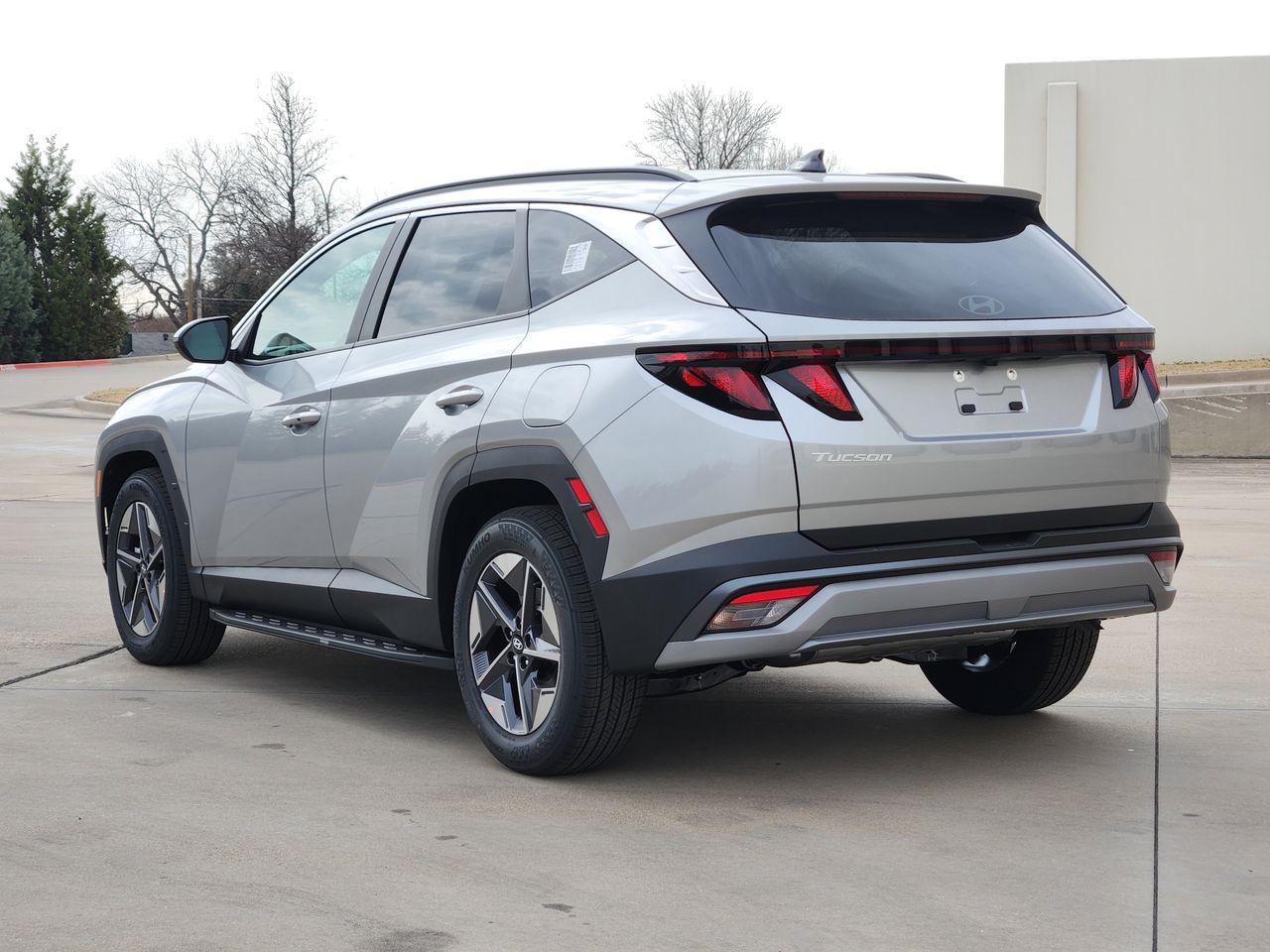 New 2026 R2T Silver Hyundai SEL FWD image 3