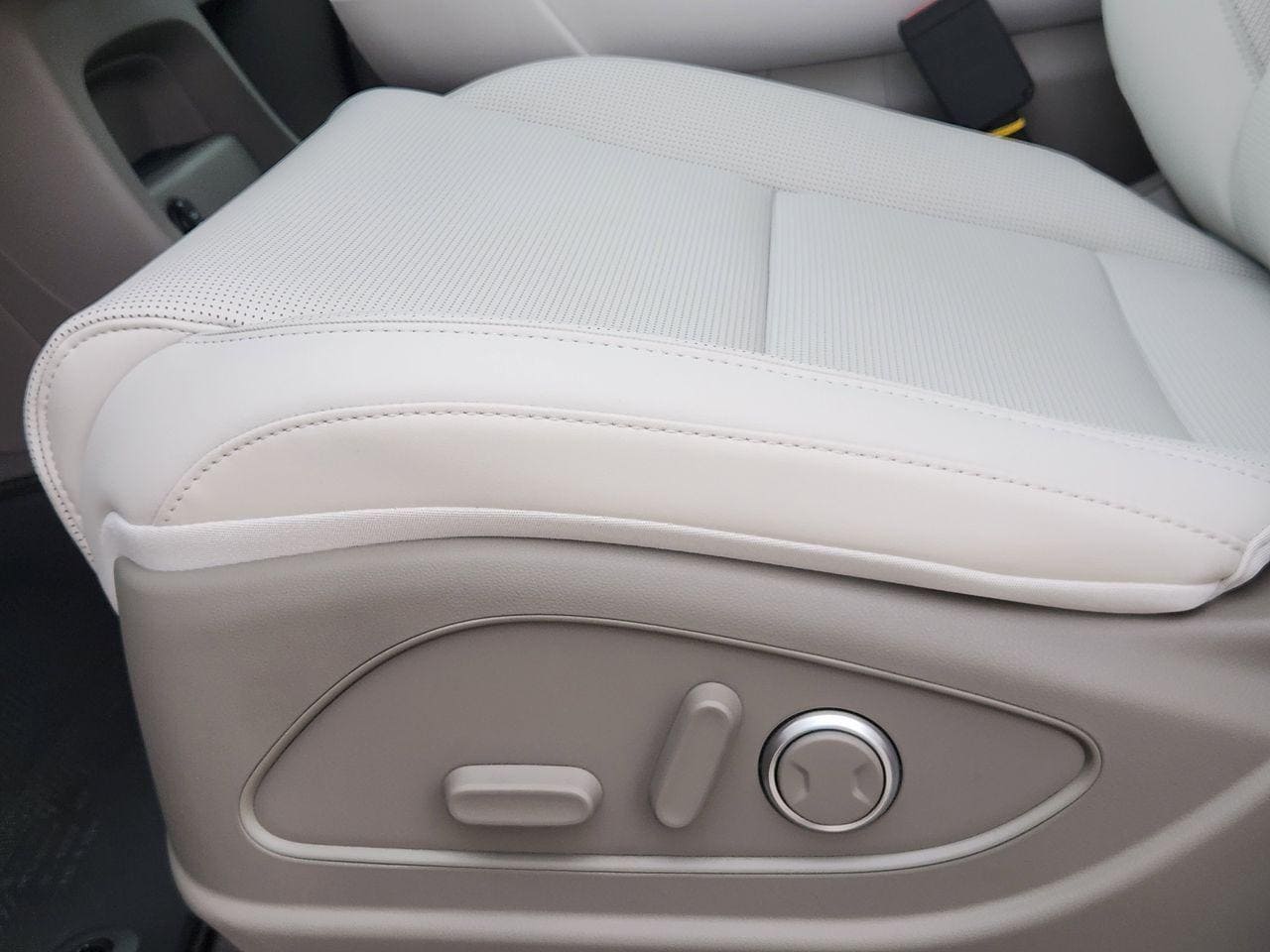 New 2026 WC9 White Hyundai SEL FWD image 22