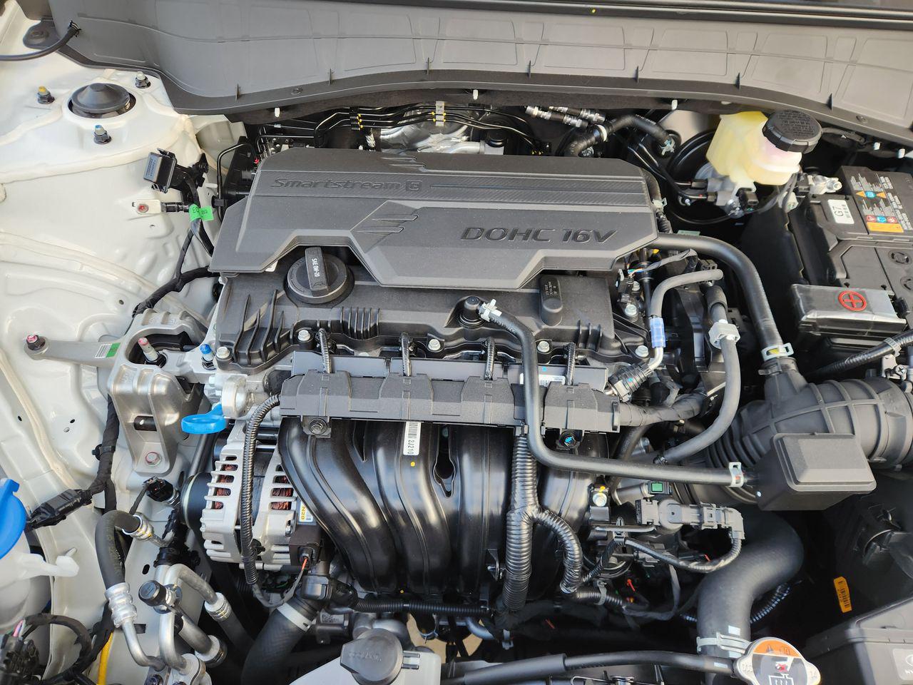 New 2026 SAW White Hyundai SE FWD image 29