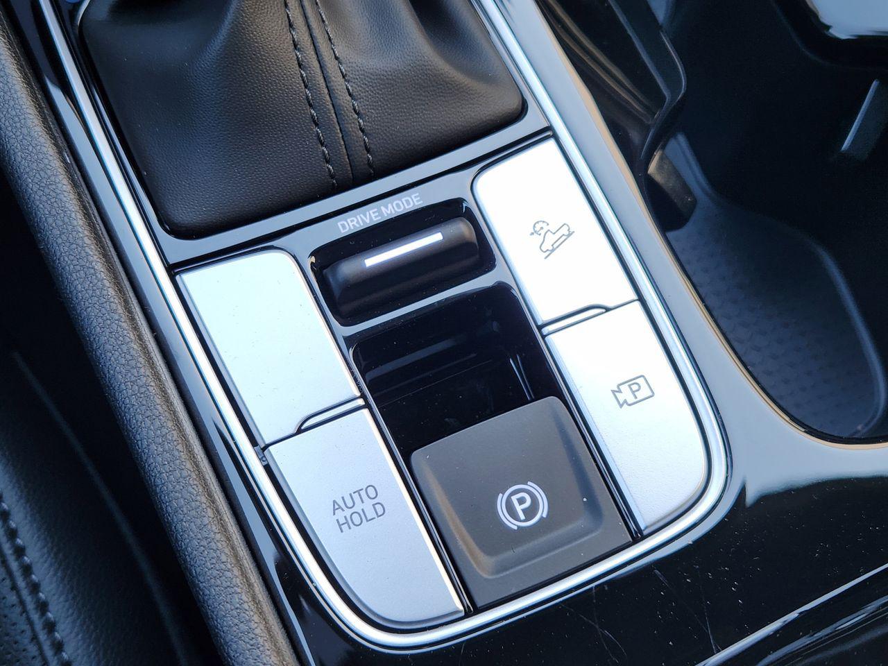 New 2026 SAW White Hyundai SEL FWD image 17