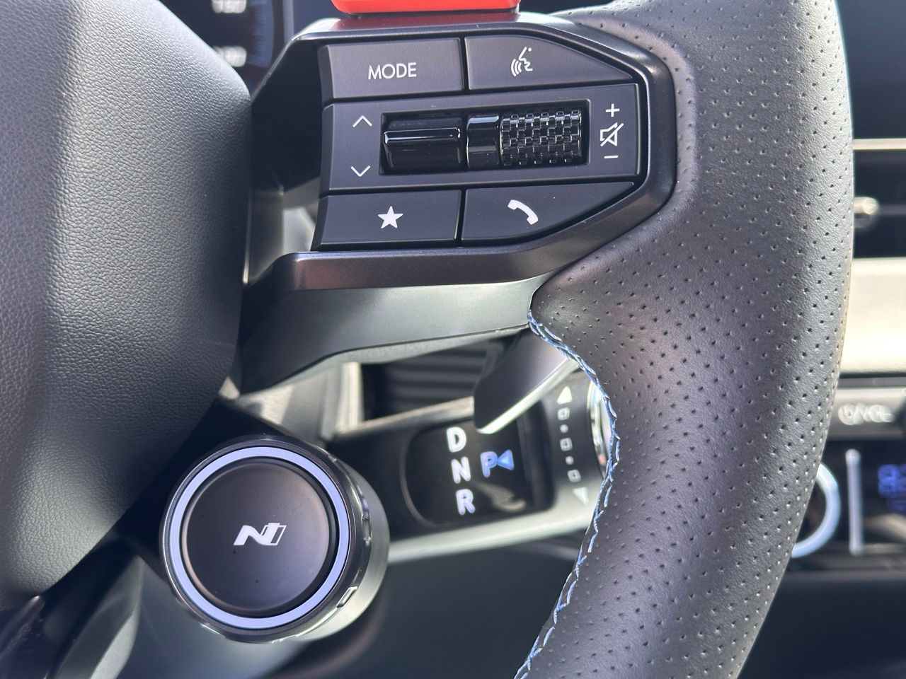 Used 2025 Abyss Black Hyundai Base image 29