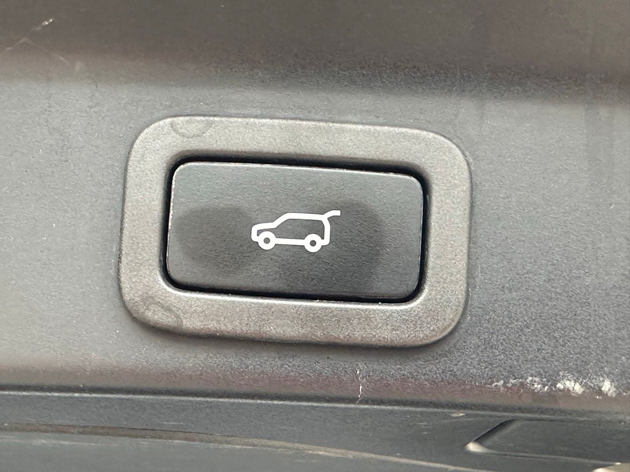 Used 2021 Fuji White Jaguar SVR image 17