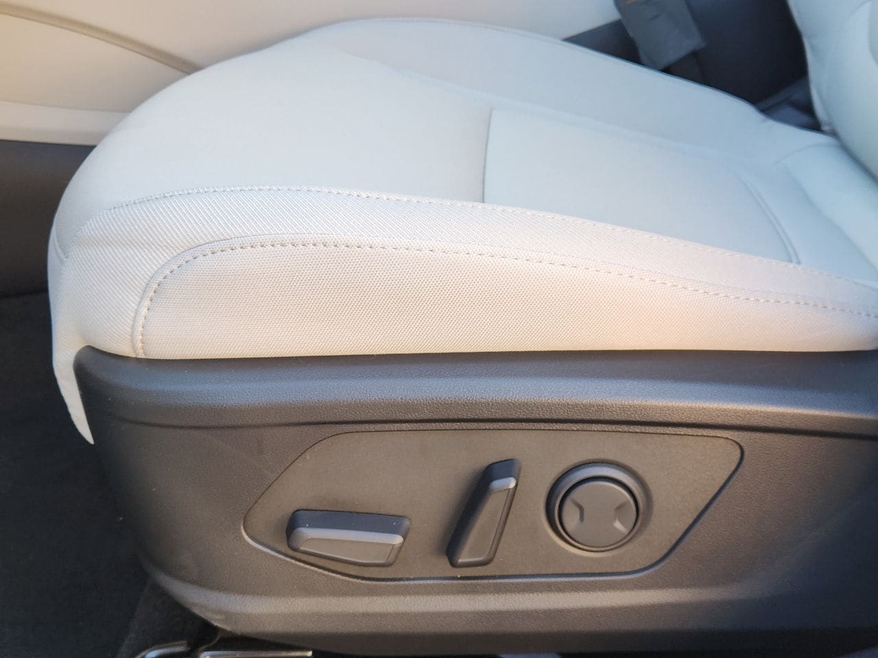 New 2026 W6H White Hyundai SEL FWD image 23