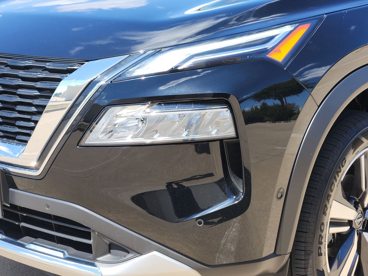 Used 2023 Super Black Nissan Platinum image 6