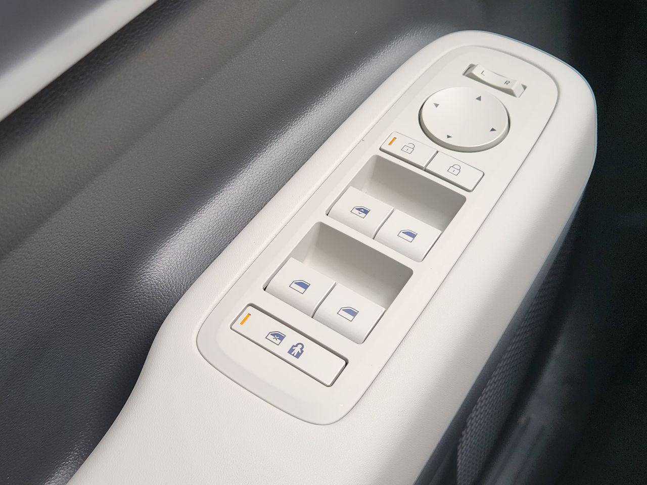 New 2026 W6H White Hyundai SE FWD image 21