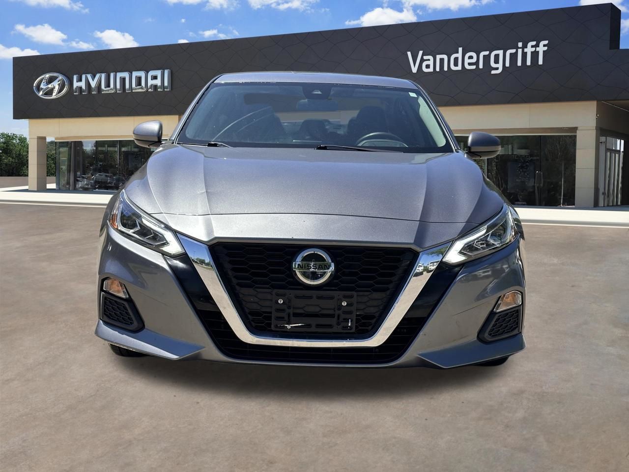 Used 2021 Gun Metallic Nissan 2.5 SV image 7