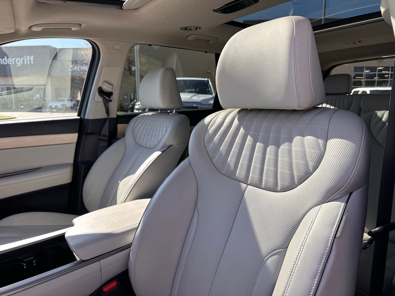 Used 2025 Graphite Hyundai Limited image 23