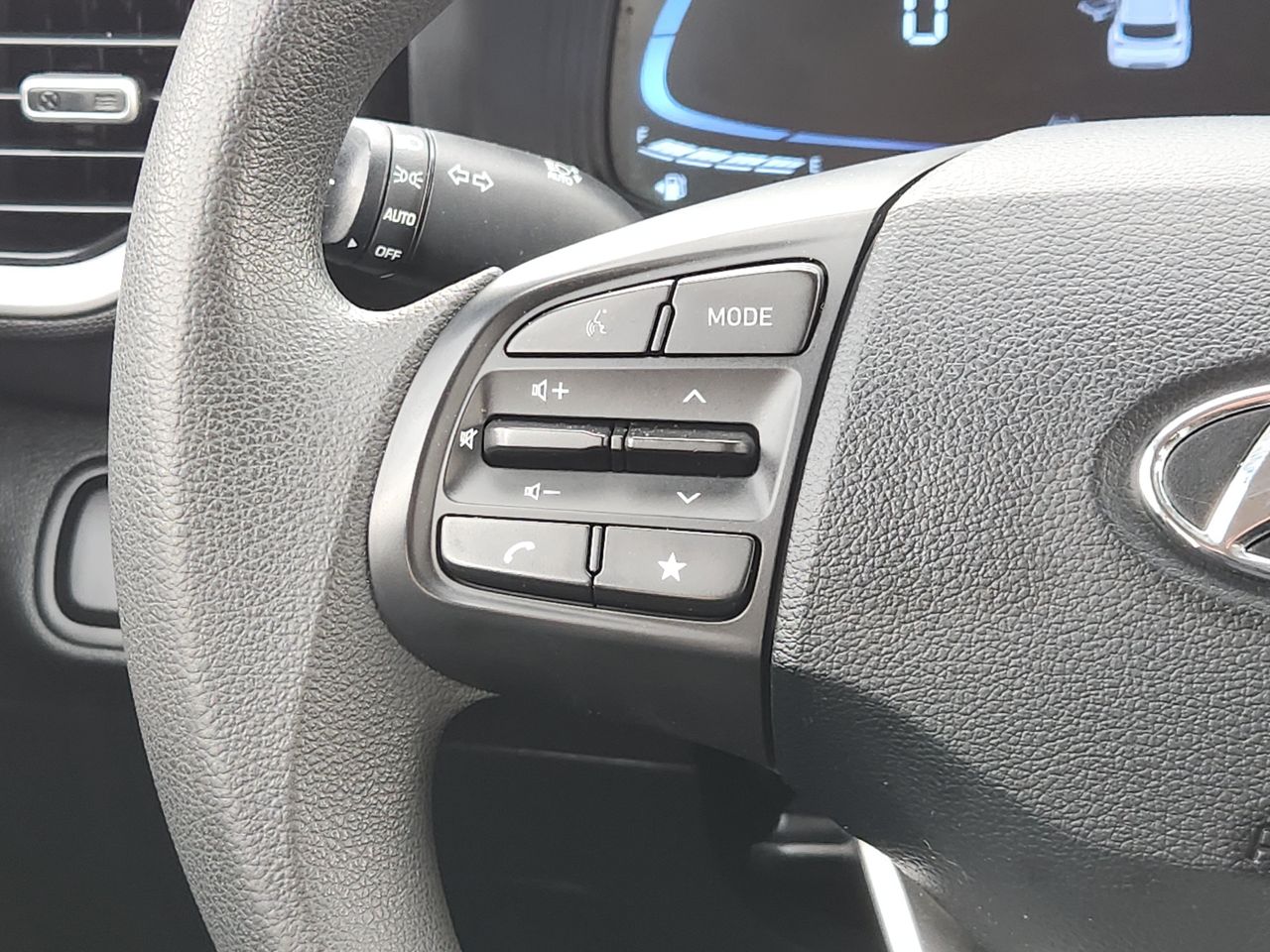 Used 2025 Ultimate Red Hyundai SE image 25