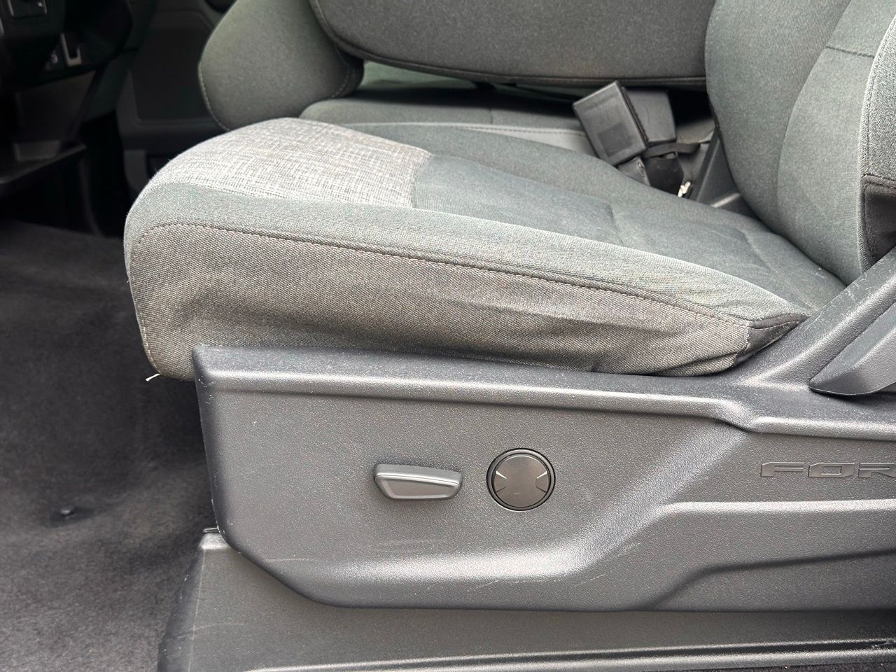 Used 2023 Gray Metallic Ford XLT image 25