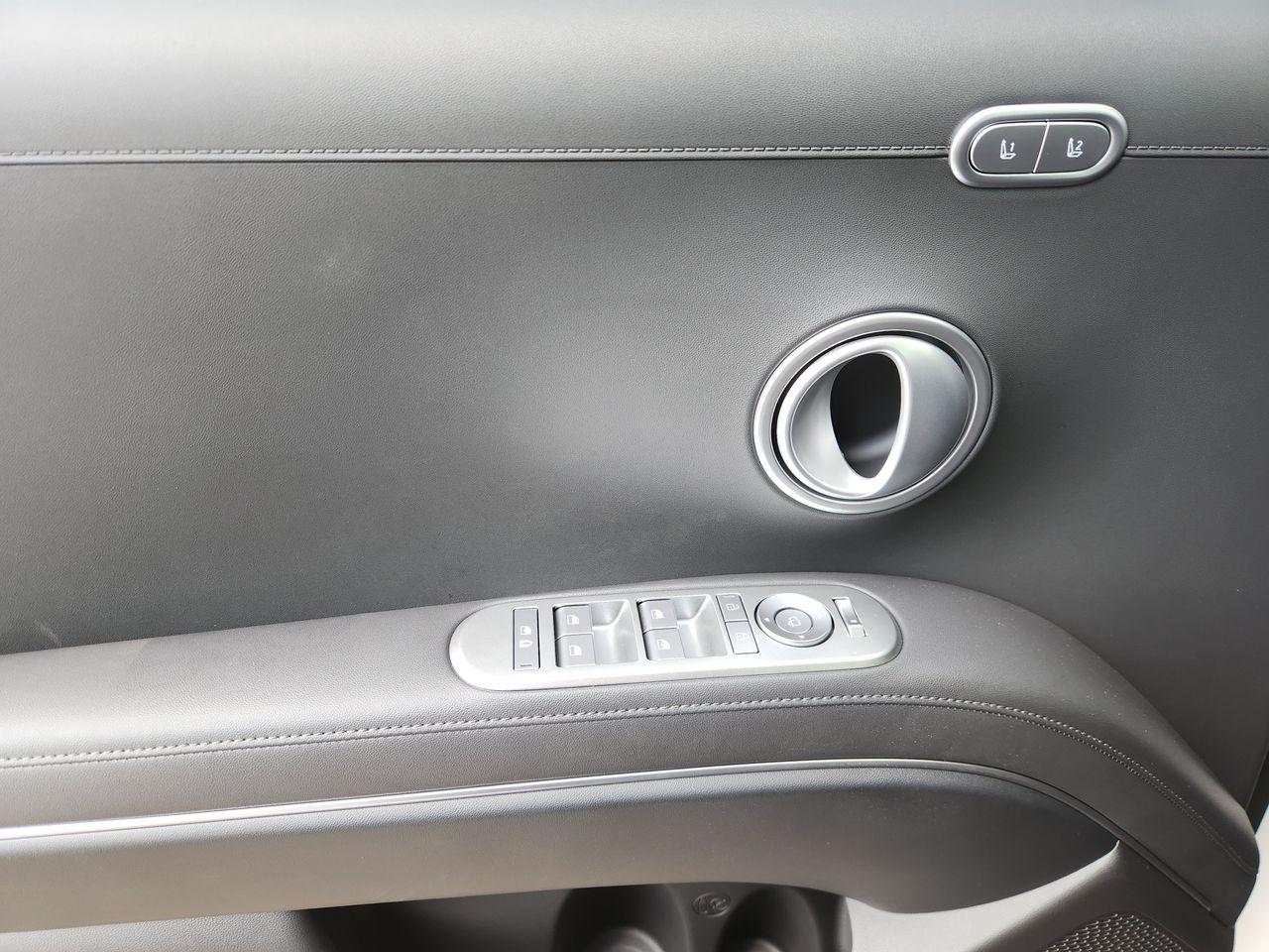 New 2027 Creamy White Pearl Hyundai Limited image 23