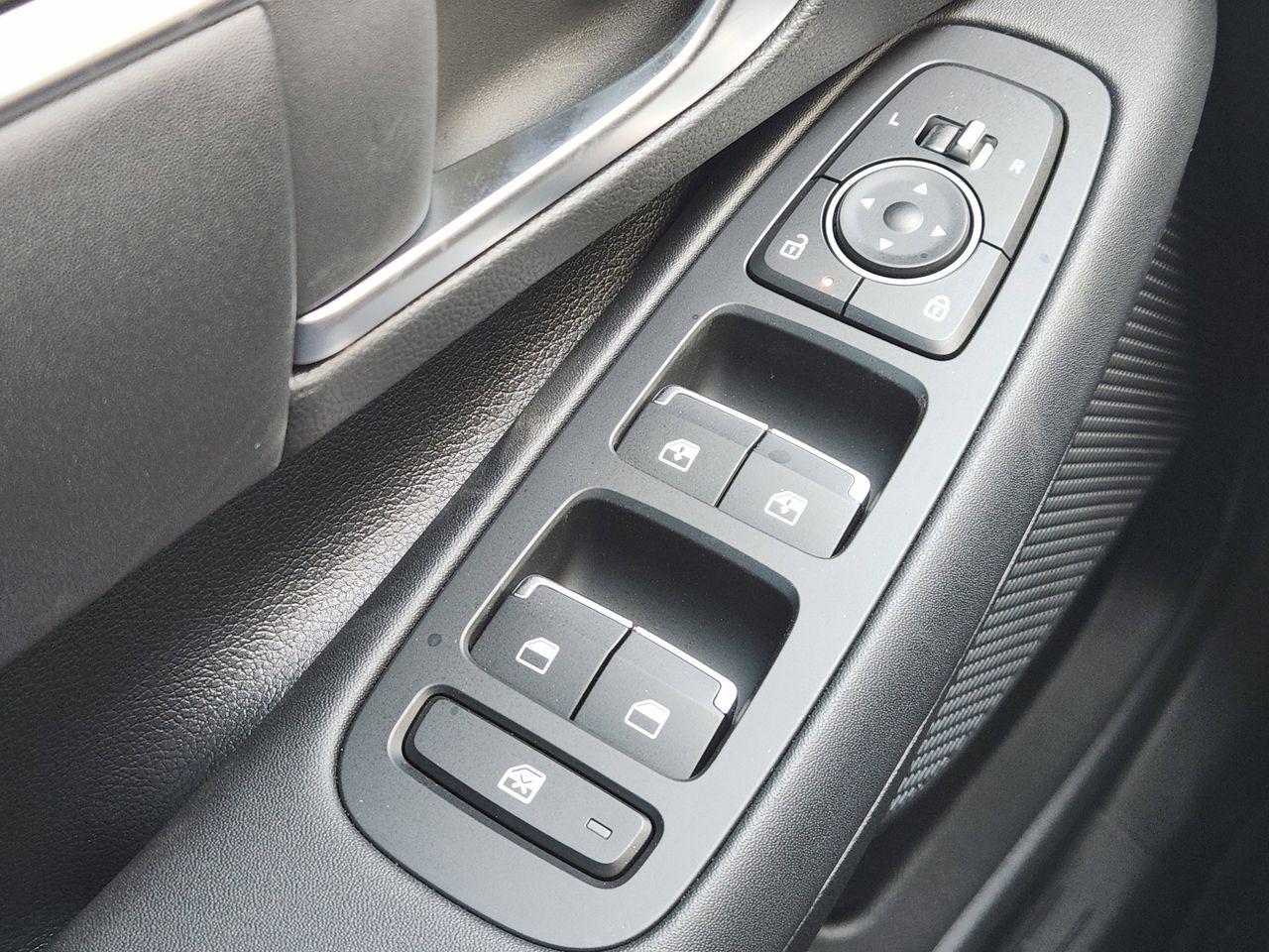 New 2026 T4A Silver Hyundai SEL Sport image 21